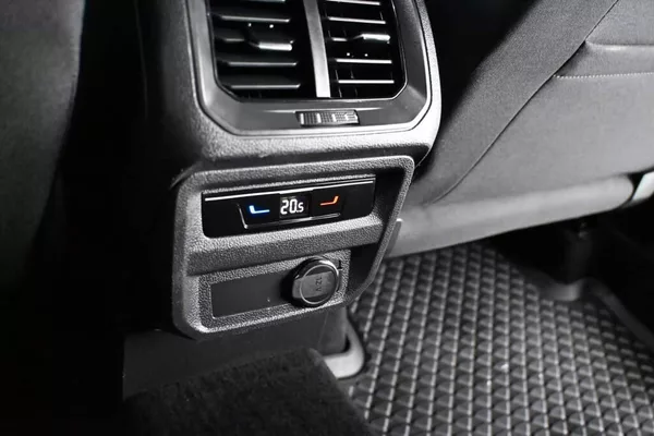 Volkswagen Tiguan 2.0 DSG LED ACC Kamera Tažné T - foto 21