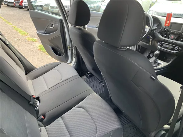 Hyundai i30 1,6 CRDI ČR - foto 15