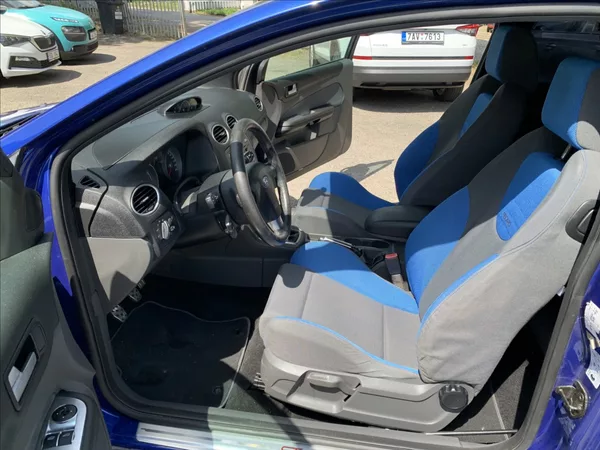 Ford Focus 2,5 ST 225 166 KW - foto 12
