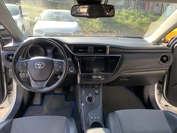 Toyota Auris 1,8 HYBRID 1.MAJ.,ČR,SERVISKA - foto 10