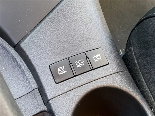 Toyota Auris 1,8 HYBRID 1.MAJ.,ČR,SERVISKA - foto 15