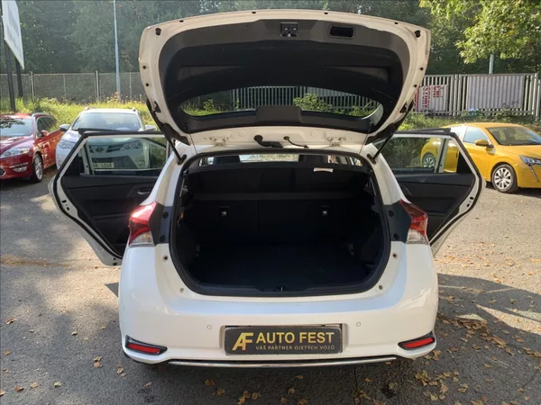 Toyota Auris 1,8 HYBRID 1.MAJ.,ČR,SERVISKA - foto 19