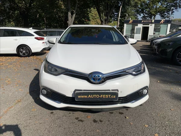Toyota Auris 1,8 HYBRID 1.MAJ.,ČR,SERVISKA - foto 2
