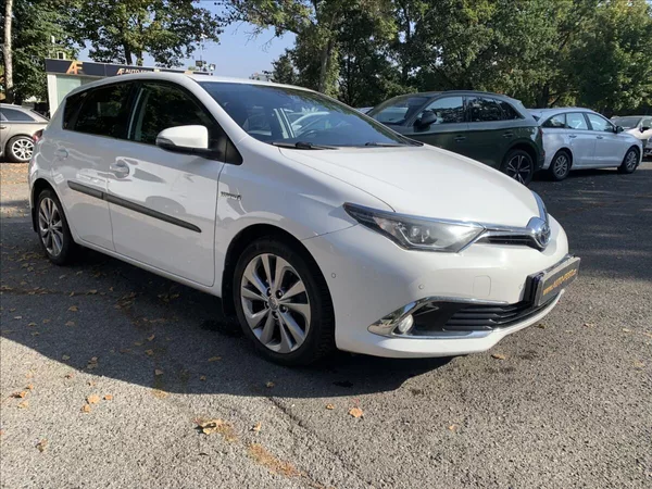 Toyota Auris 1,8 HYBRID 1.MAJ.,ČR,SERVISKA - foto 3