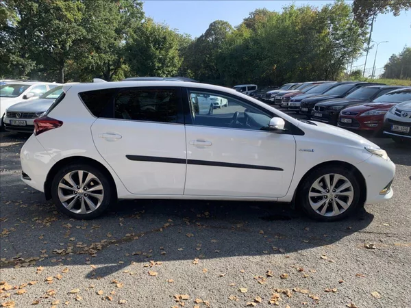 Toyota Auris 1,8 HYBRID 1.MAJ.,ČR,SERVISKA - foto 4