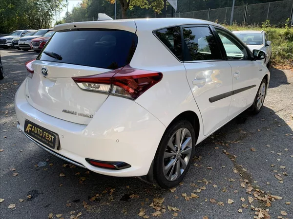 Toyota Auris 1,8 HYBRID 1.MAJ.,ČR,SERVISKA - foto 5