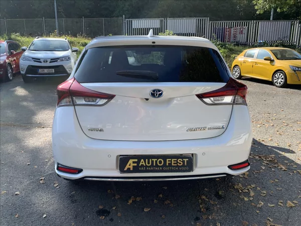 Toyota Auris 1,8 HYBRID 1.MAJ.,ČR,SERVISKA - foto 6
