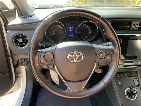 Toyota Auris 1,8 HYBRID 1.MAJ.,ČR,SERVISKA - foto 9