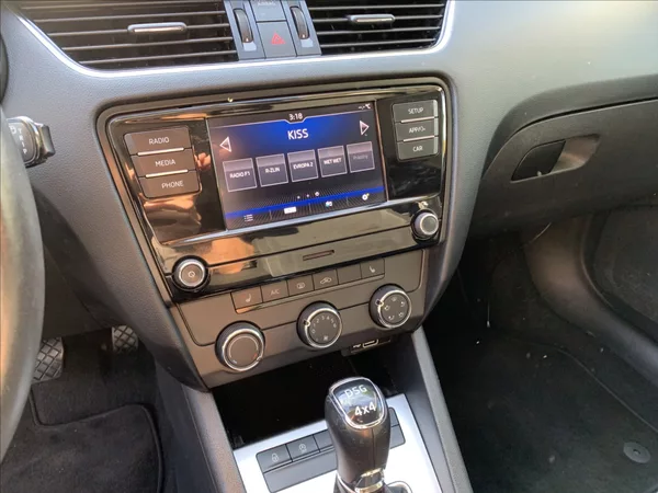 Škoda Octavia 2,0 TDI DSG 4X4,1.MAJ,ČR - foto 12