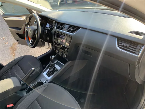 Škoda Octavia 2,0 TDI DSG 4X4,1.MAJ,ČR - foto 14