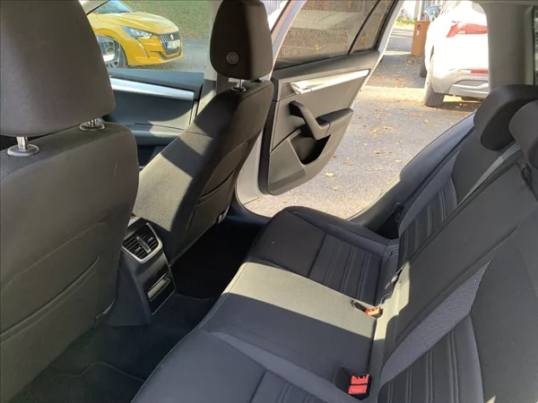 Škoda Octavia 2,0 TDI DSG 4X4,1.MAJ,ČR - foto 17