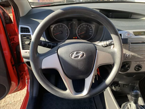 Hyundai i20 1,3 i - foto 10