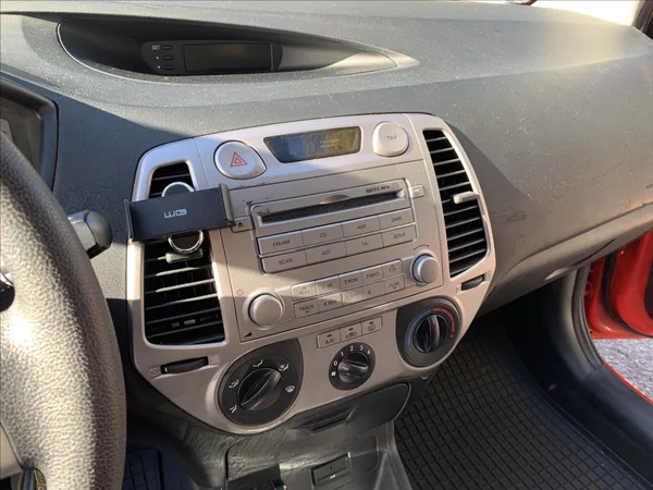 Hyundai i20 1,3 i - foto 11