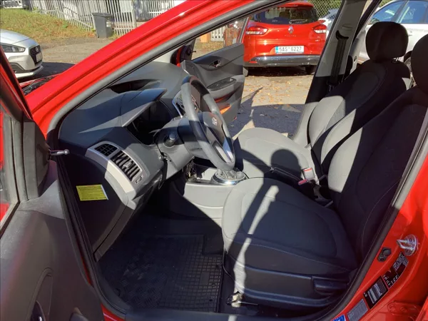 Hyundai i20 1,3 i - foto 13