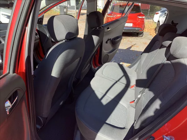 Hyundai i20 1,3 i - foto 15
