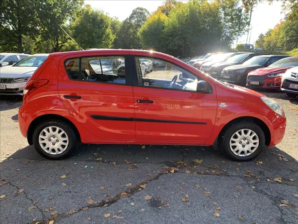 Hyundai i20 1,3 i - foto 4