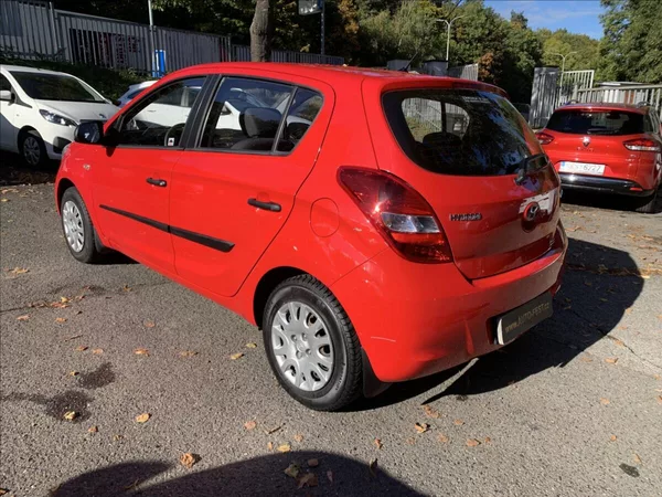 Hyundai i20 1,3 i - foto 6