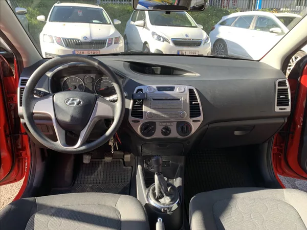 Hyundai i20 1,3 i - foto 9
