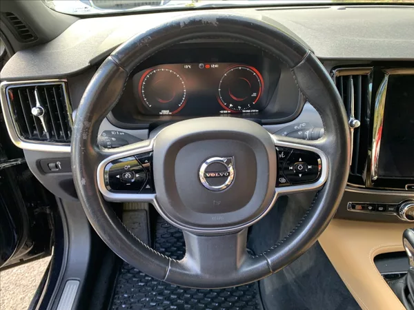 Volvo V90 2,0 D5 AWD MOMENTUM ČR,1.MAJ. - foto 11