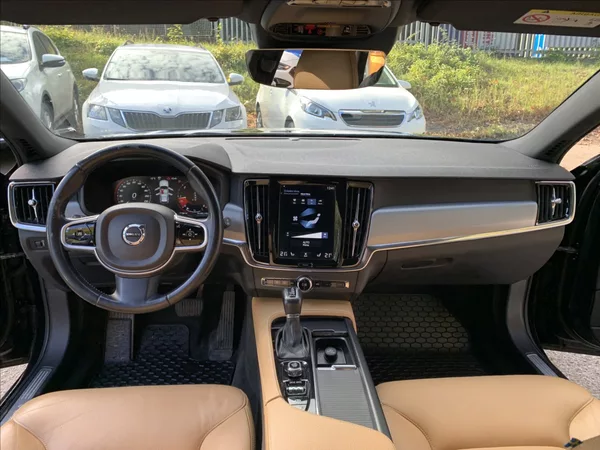 Volvo V90 2,0 D5 AWD MOMENTUM ČR,1.MAJ. - foto 13