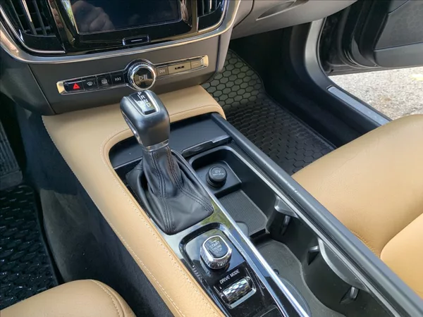 Volvo V90 2,0 D5 AWD MOMENTUM ČR,1.MAJ. - foto 17