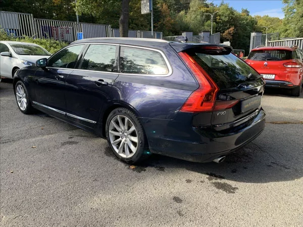 Volvo V90 2,0 D5 AWD MOMENTUM ČR,1.MAJ. - foto 9