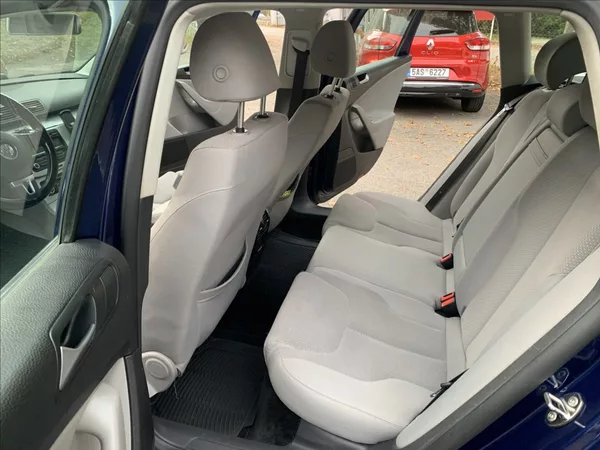 Volkswagen Passat 2,0 TDI DSG - foto 17