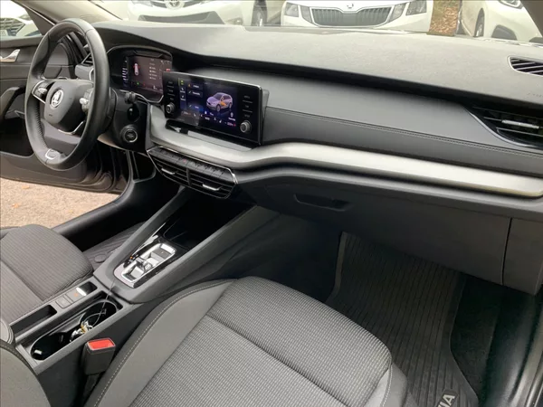 Škoda Octavia 1,5 TSI DSG 1.MAJ.,ČR,SERVISKA - foto 17