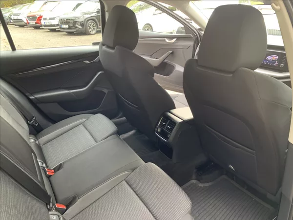 Škoda Octavia 1,5 TSI DSG 1.MAJ.,ČR,SERVISKA - foto 19