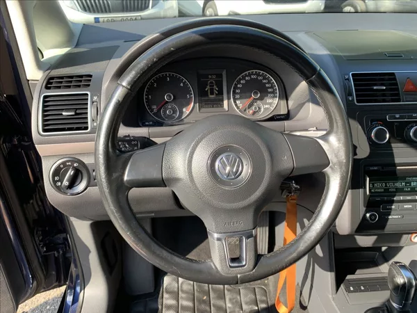Volkswagen Touran 1,6 TDI DSG - foto 10