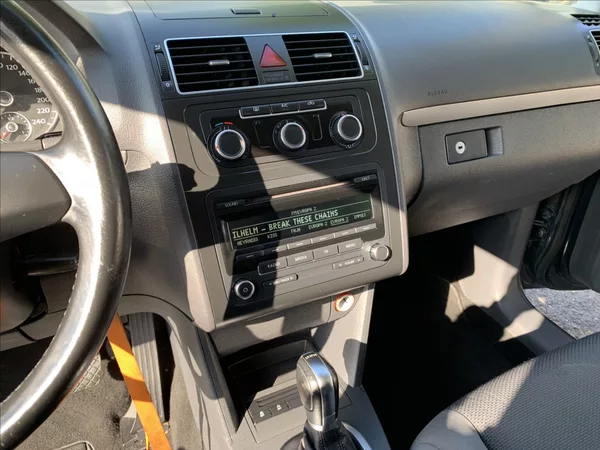 Volkswagen Touran 1,6 TDI DSG - foto 11