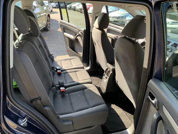 Volkswagen Touran 1,6 TDI DSG - foto 16