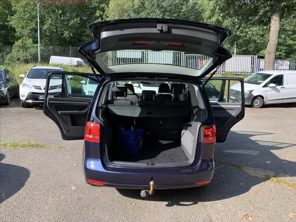 Volkswagen Touran 1,6 TDI DSG - foto 17