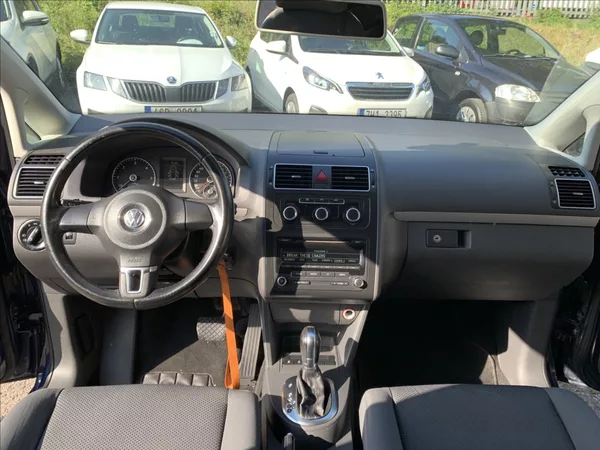 Volkswagen Touran 1,6 TDI DSG - foto 9