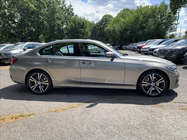 BMW Řada 3 2,0 330e INDIVIDUAL,1.MAJ,ČR - foto 4