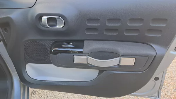 Citroën C3 1.2 PureTech S&S NAVI - foto 8