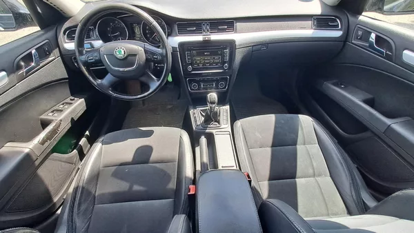 Škoda Superb 1.8 TSI Elegance - foto 14