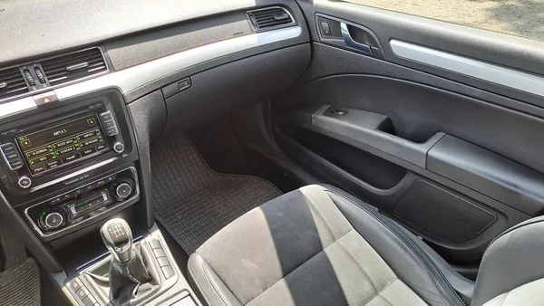 Škoda Superb 1.8 TSI Elegance - foto 16