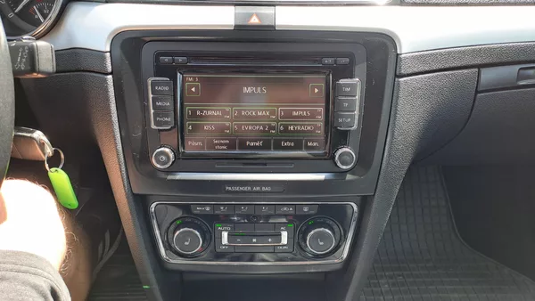 Škoda Superb 1.8 TSI Elegance - foto 23