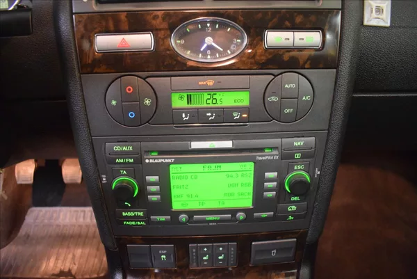 Ford Mondeo 1,8 i GHIA,PO SERVISU,BEZ KORO - foto 10