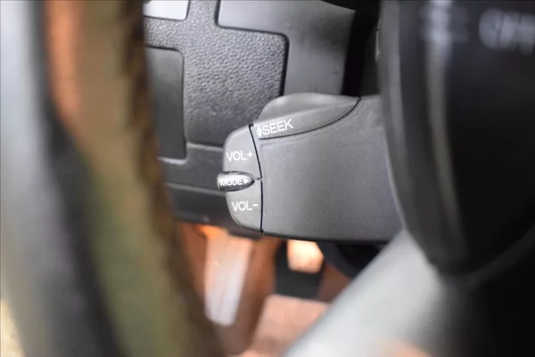 Ford Mondeo 1,8 i GHIA,PO SERVISU,BEZ KORO - foto 18