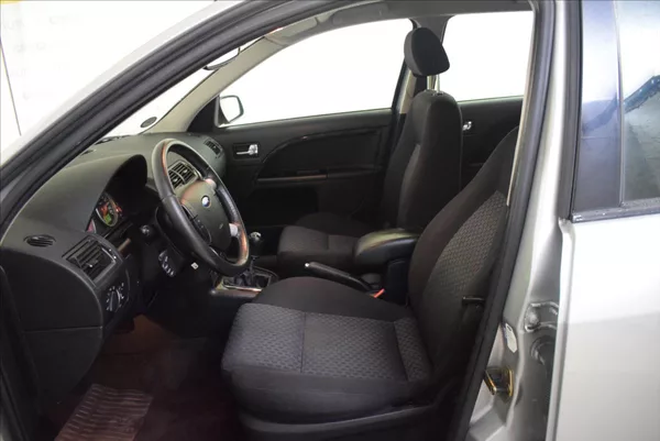 Ford Mondeo 1,8 i GHIA,PO SERVISU,BEZ KORO - foto 7
