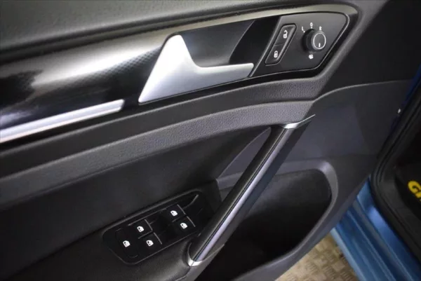 Volkswagen Golf 2,0 TDI 1.MAJ,NOVÉ ČR,SUPER ST - foto 19