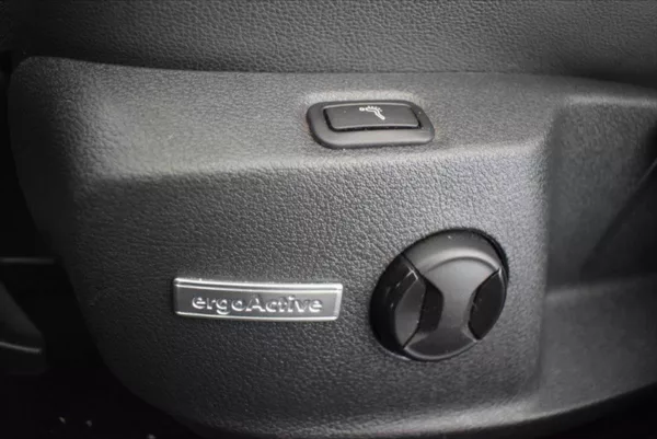 Volkswagen Golf 2,0 TDI 1.MAJ,NOVÉ ČR,SUPER ST - foto 20