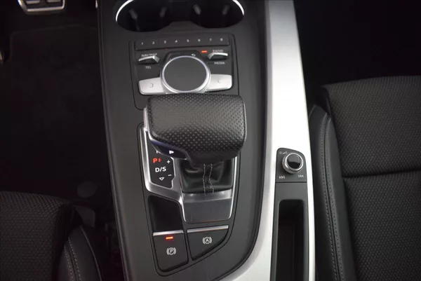 Audi A4 2,0 TDi S-LINE,PERFEKTNÍ STAV - foto 29