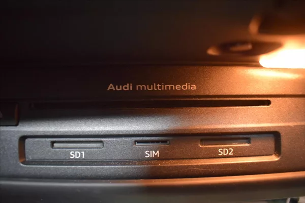 Audi A4 2,0 TDi S-LINE,PERFEKTNÍ STAV - foto 32