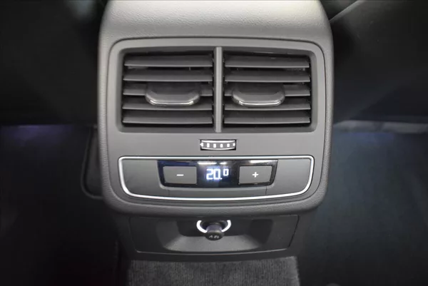 Audi A4 2,0 TDi S-LINE,PERFEKTNÍ STAV - foto 37