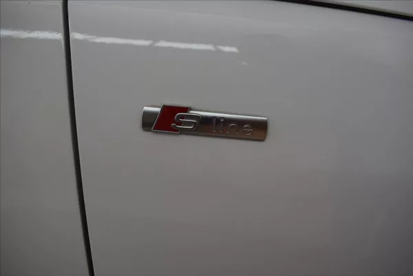 Audi A4 2,0 TDi S-LINE,PERFEKTNÍ STAV - foto 8