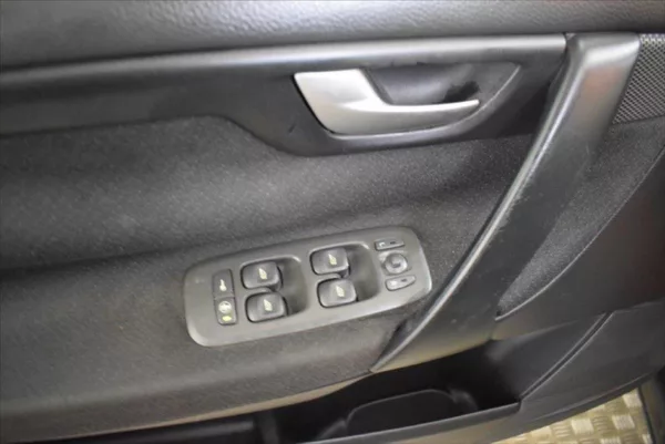Volvo V70 2,4 i AUTOMAT PO SERVISU - foto 18