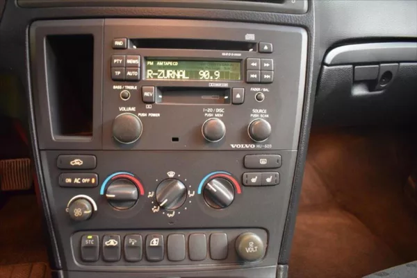 Volvo V70 2,4 i AUTOMAT PO SERVISU - foto 19